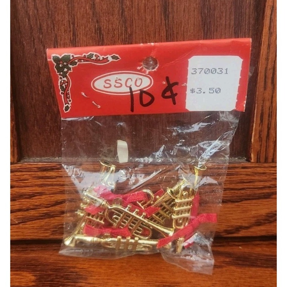 Vtg SSCO Christmas Miniatures Plastic Trumpets NOS MCM
